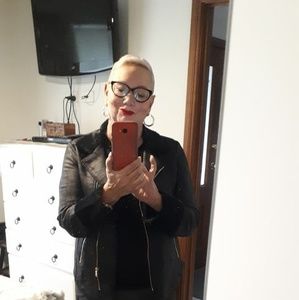 Meet your Posher, Wendy